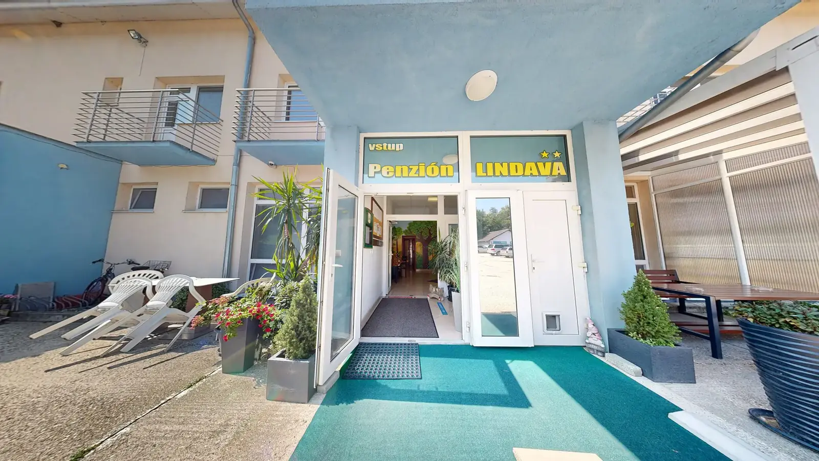 Náhľad vstupu do Penziónu Lindava vo virtuálnej 360° prehliadke
